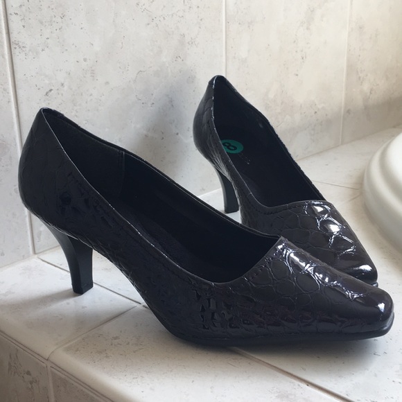 ☀️•BRAND NEW SNAKE PRINT HEALS•☀️ - Picture 5 of 5